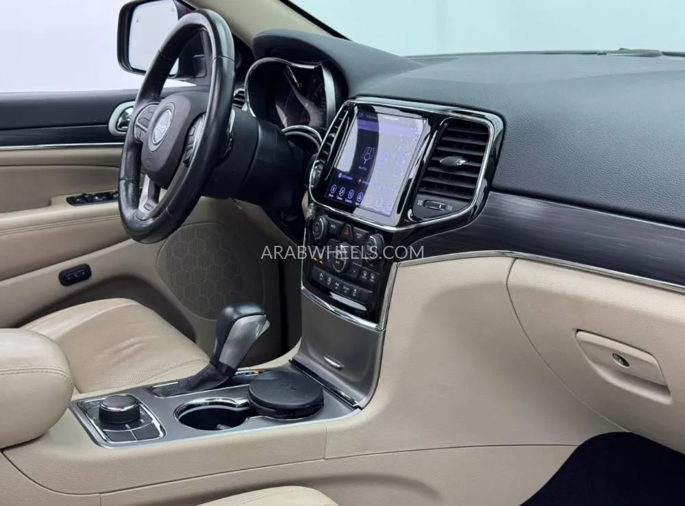 Jeep Cherokee 2020 for Sale in Dubai Image-14