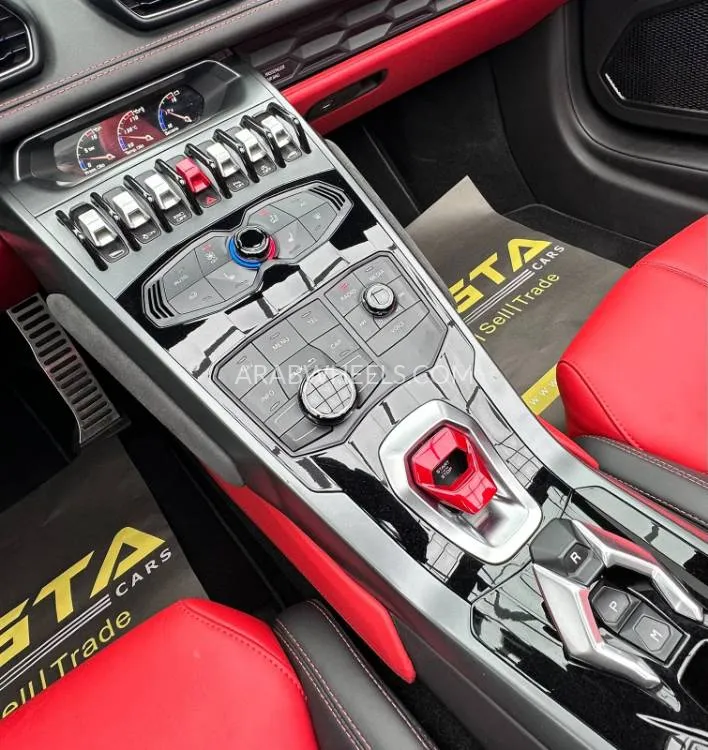 Lamborghini Huracan 2018 for Sale in Dubai Image-16