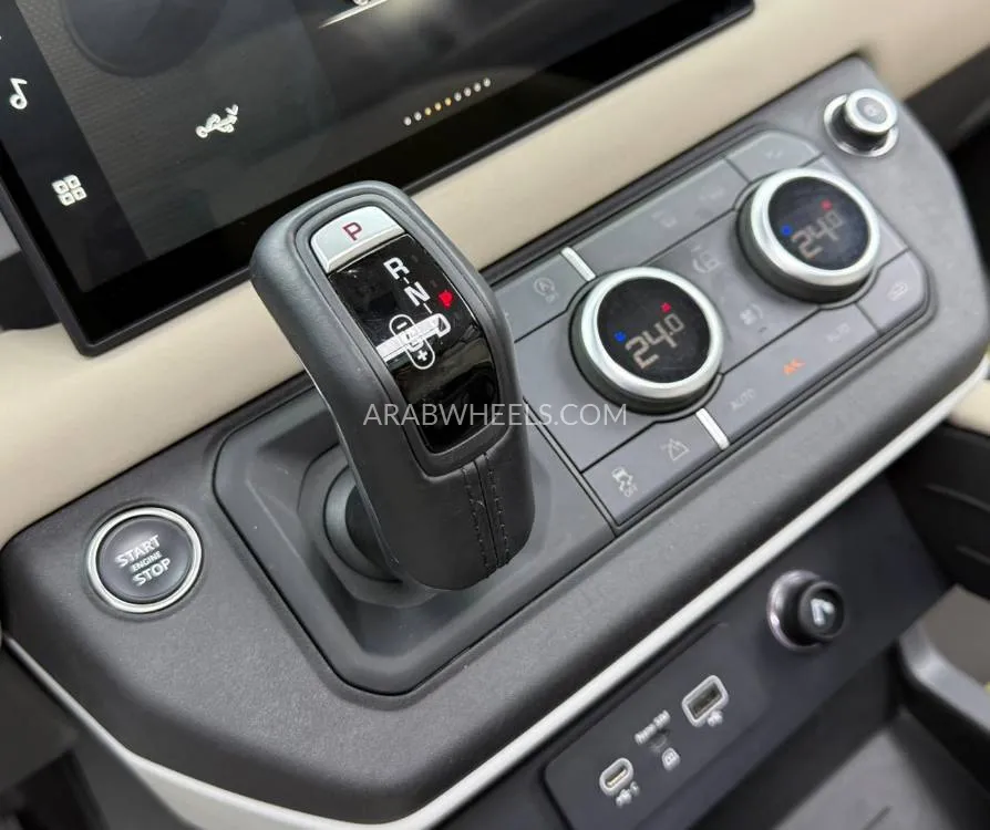 Land Rover Defender 2024 for Sale in Dubai Image-17
