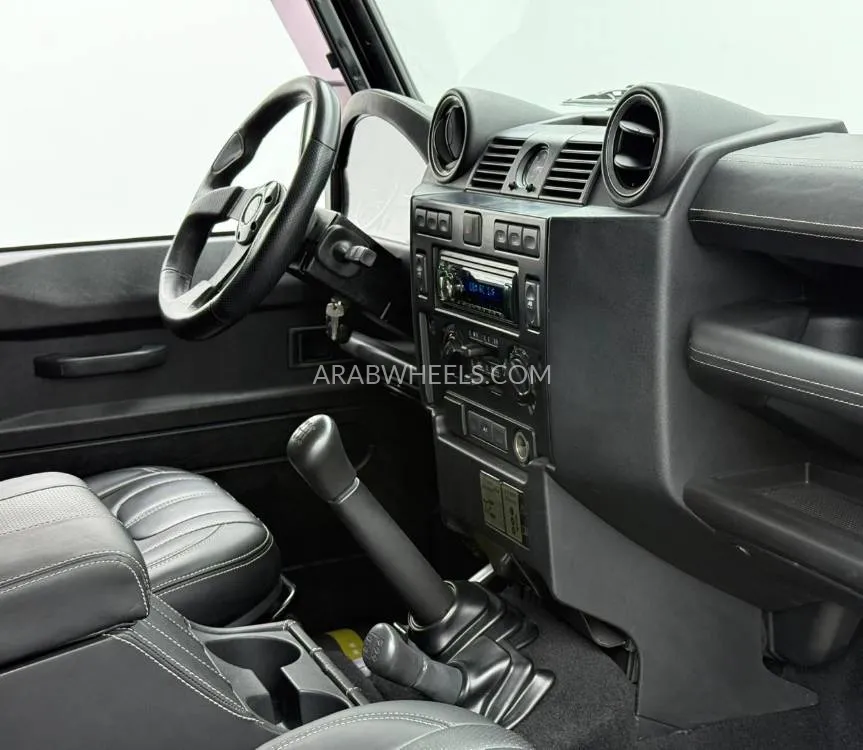 لاند روفر ديفندر 2010 for Sale in دبي Image-7