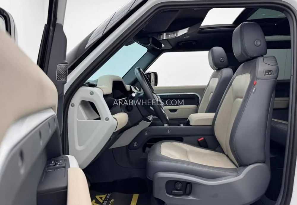 لاند روفر ديفندر 2023 for Sale in دبي Image-10