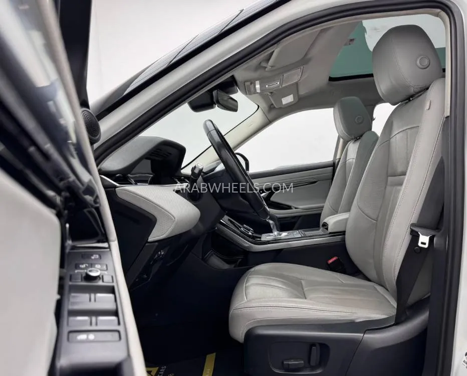 لاند روفر رينج روفر إيفوك 2020 for Sale in دبي Image-11