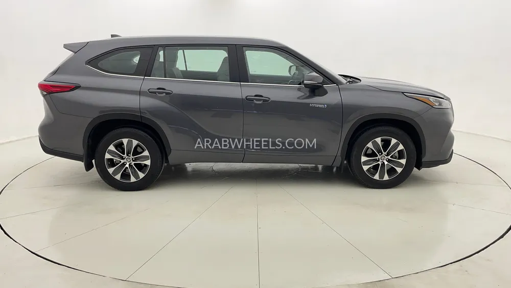Toyota Highlander 2023 for Sale in Dubai Image-2