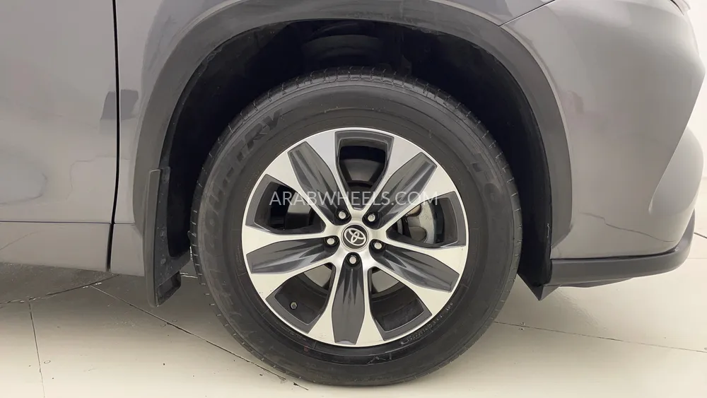 Toyota Highlander 2023 for Sale in Dubai Image-10