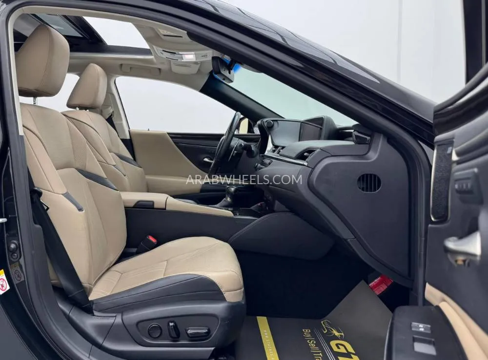 لكزس ES 2019 for Sale in دبي Image-12