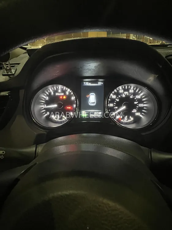 Nissan Rogue 2017 for Sale in Dubai Image-7