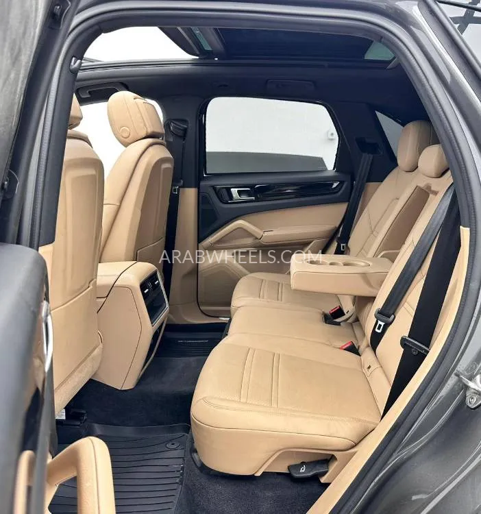 Porsche Cayenne 2022 for Sale in Dubai Image-16