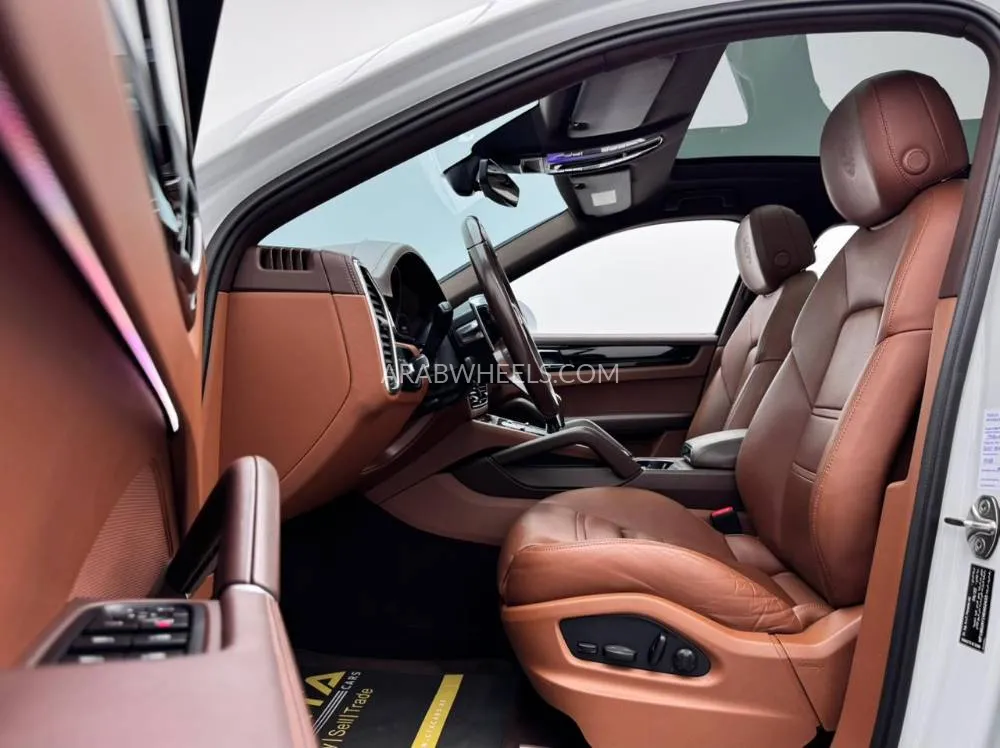 Porsche Cayenne 2022 for Sale in Dubai Image-11