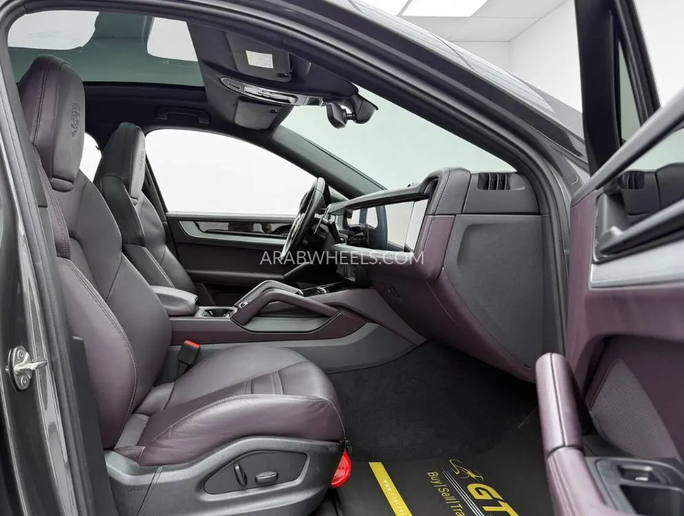 Porsche Cayenne 2024 for Sale in Dubai Image-9
