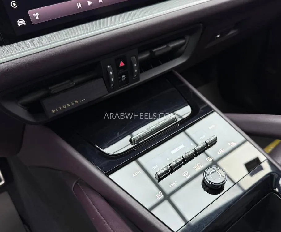 Porsche Cayenne 2024 for Sale in Dubai Image-17