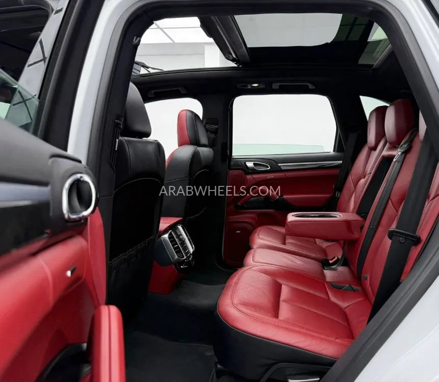 Porsche Cayenne 2016 for Sale in Dubai Image-18