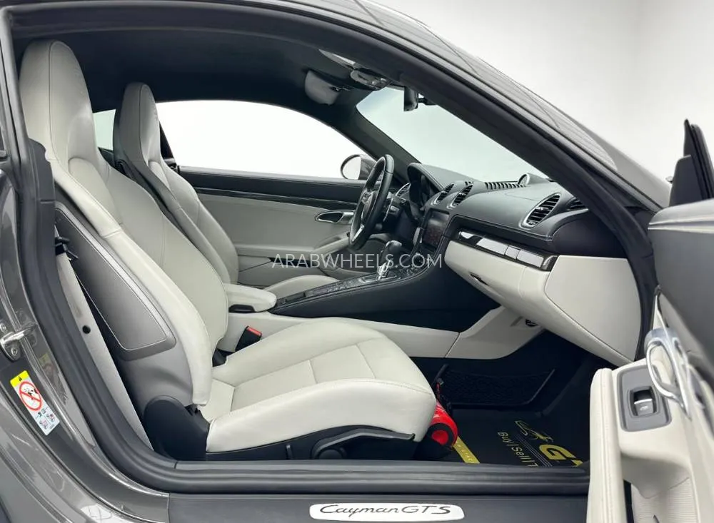 Porsche Cayman 2022 for Sale in Dubai Image-14