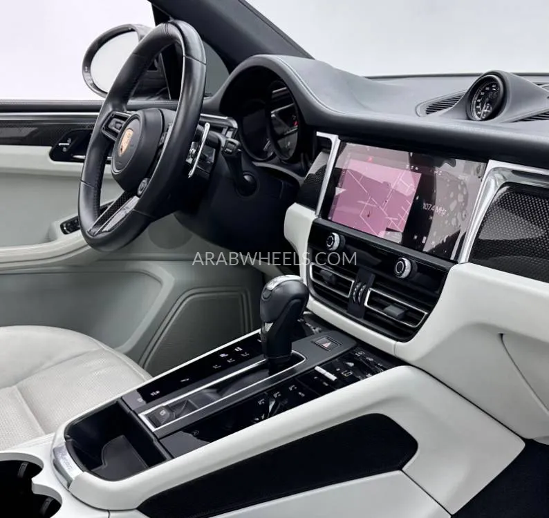 Porsche Macan 2022 for Sale in Dubai Image-12