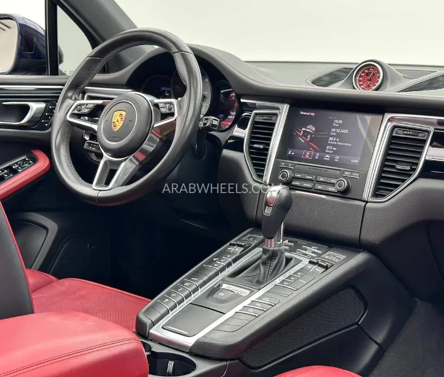 Porsche Macan 2018 for Sale in Dubai Image-11