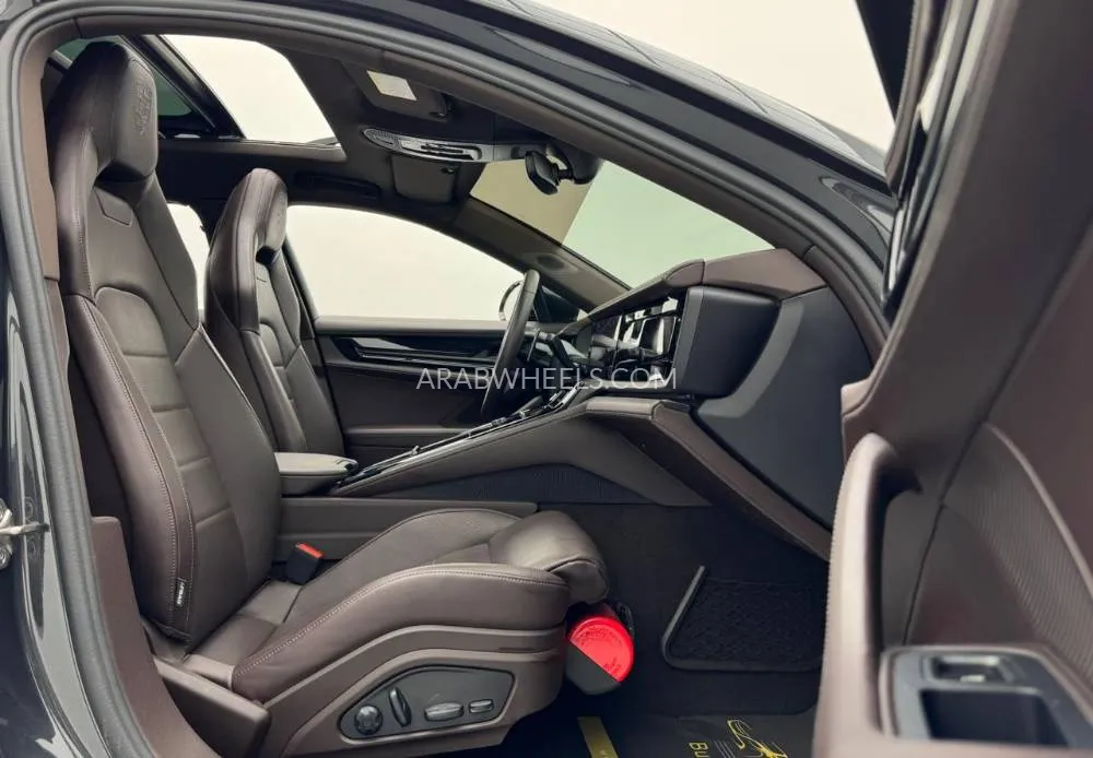 بورشه باناميرا 2025 for Sale in دبي Image-12