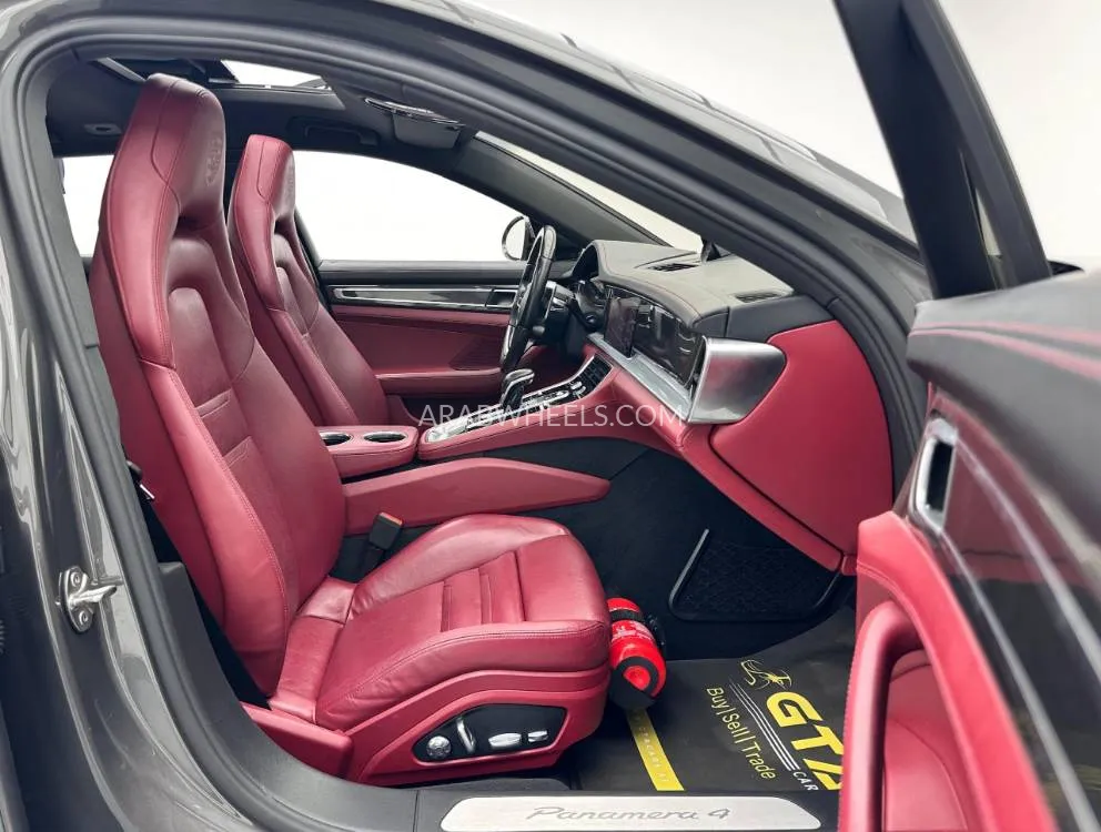 Porsche Panamera 2018 for Sale in Dubai Image-17
