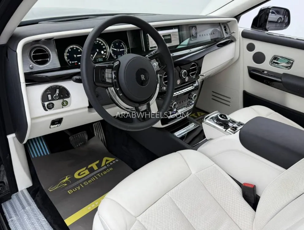 Rolls Royce Phantom 2024 for Sale in Dubai Image-11