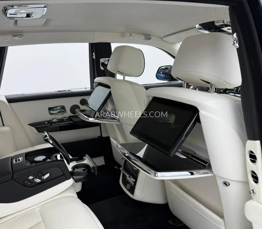 Rolls Royce Phantom 2024 for Sale in Dubai Image-15