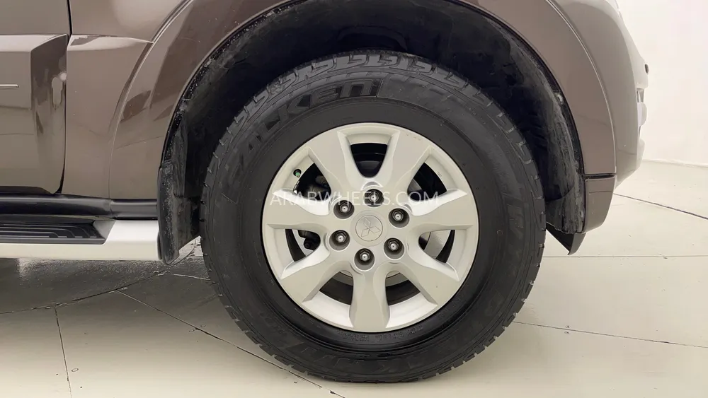 Mitsubishi Pajero 2017 for Sale in Dubai Image-10