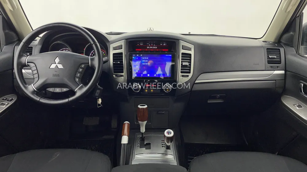 Mitsubishi Pajero 2017 for Sale in Dubai Image-12