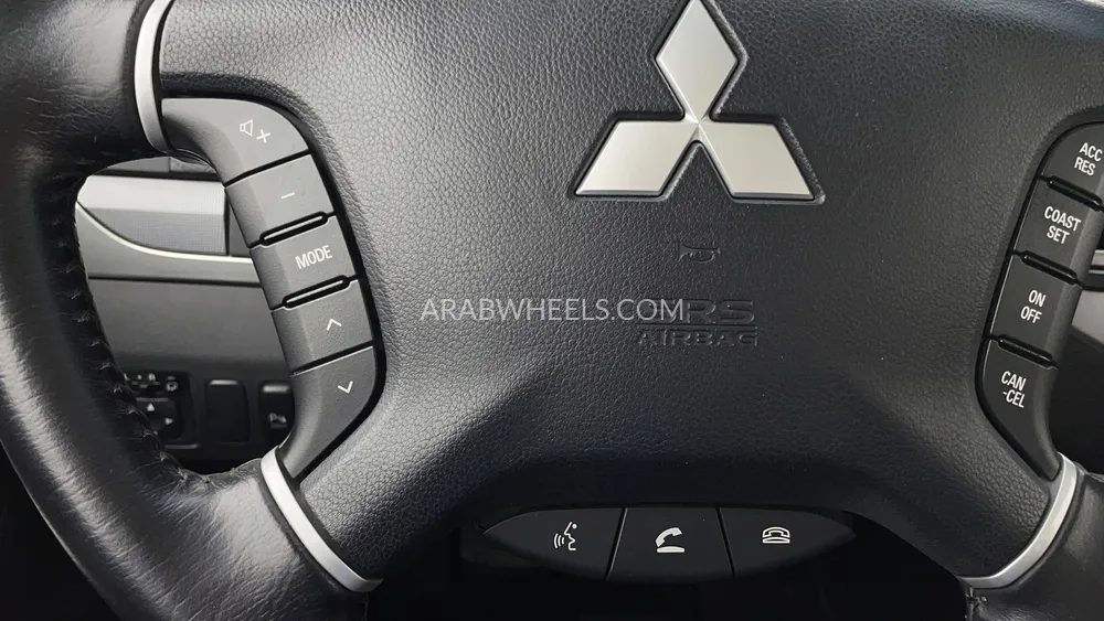 Mitsubishi Pajero 2017 for Sale in Dubai Image-38