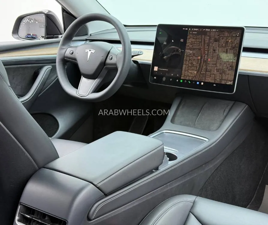 Tesla Model Y 2024 for Sale in Dubai Image-11