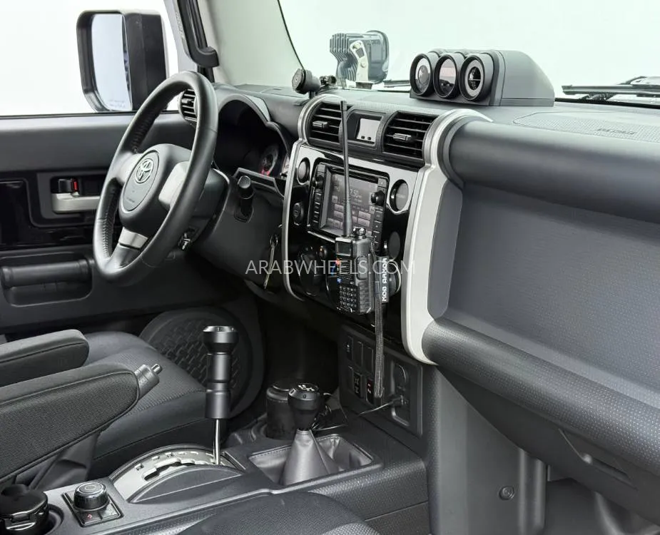 Toyota FJ Cruiser 2015 for Sale in Dubai Image-8