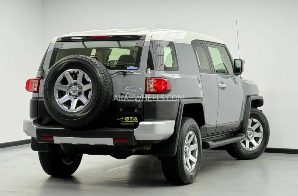 Toyota FJ Cruiser 2022 for Sale in Dubai Image-4