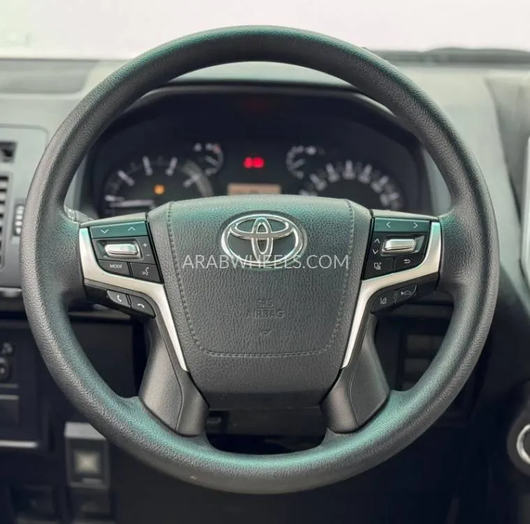 Toyota Land Cruiser Prado 2018 for Sale in Dubai Image-9