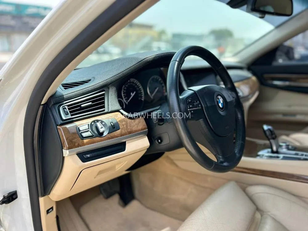 BMW 7 series 2011 for Sale in Ras Al Khaimah Image-11