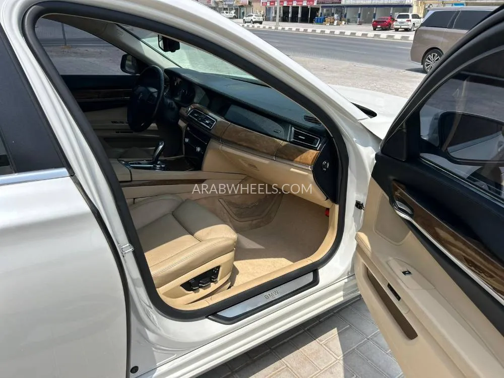 BMW 7 series 2011 for Sale in Ras Al Khaimah Image-18
