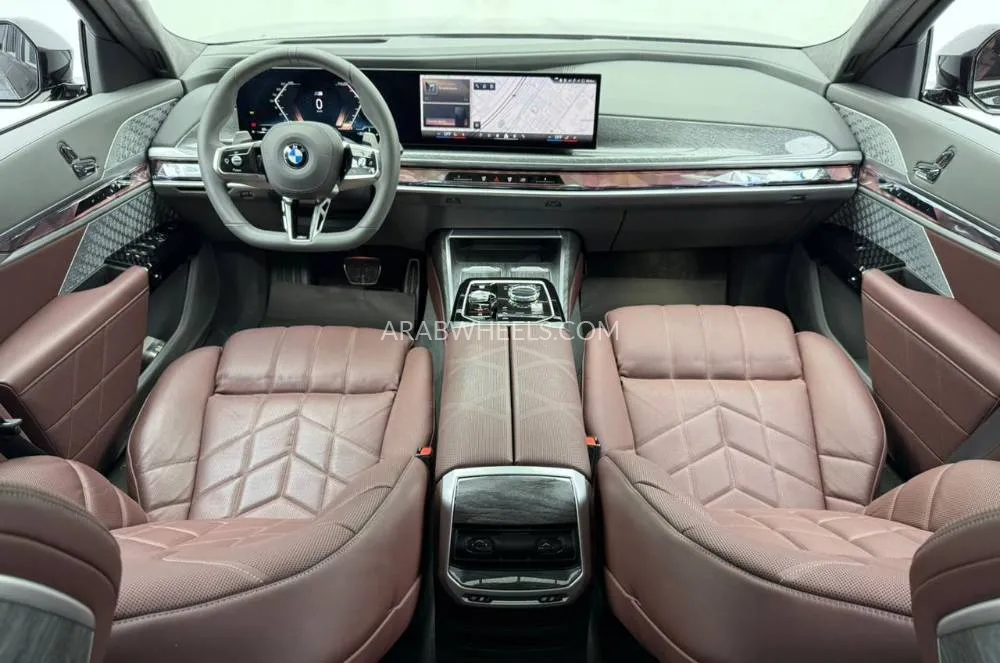 بي إم دبليو الفئة السابعة 2025 for Sale in دبي Image-9