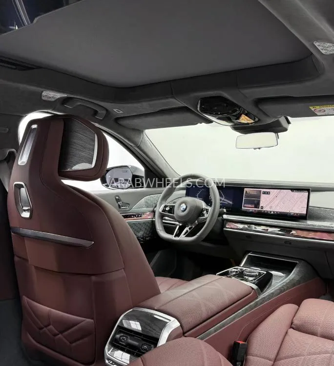 بي إم دبليو الفئة السابعة 2025 for Sale in دبي Image-10