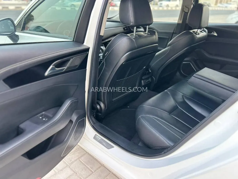 Hongqi H5 2019 for Sale in Ras Al Khaimah Image-18