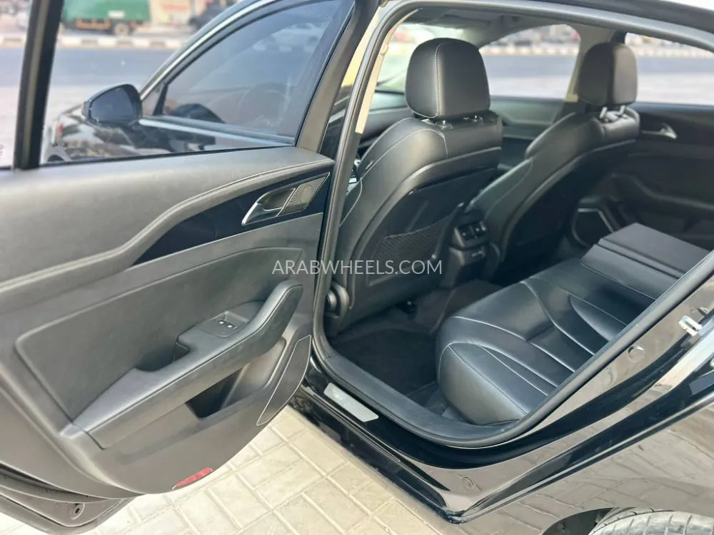 Hongqi H5 2019 for Sale in Ras Al Khaimah Image-18