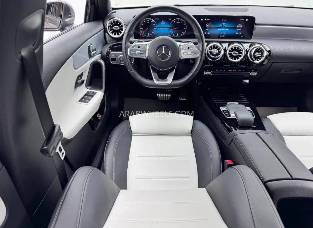 مرسيدس بنز كلاس A 2019 for Sale in دبي Image-2