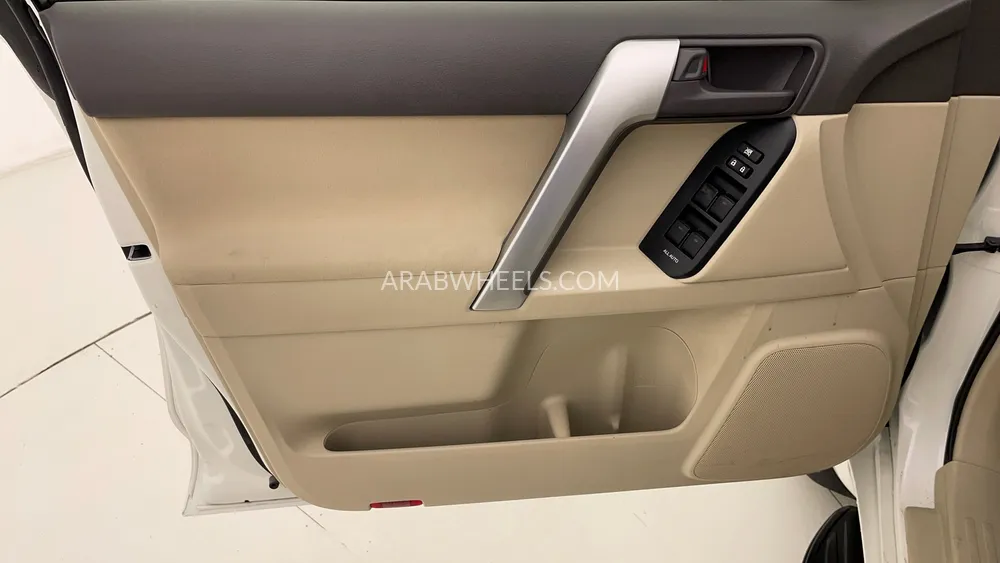 Toyota Land Cruiser Prado 2023 for Sale in Dubai Image-18