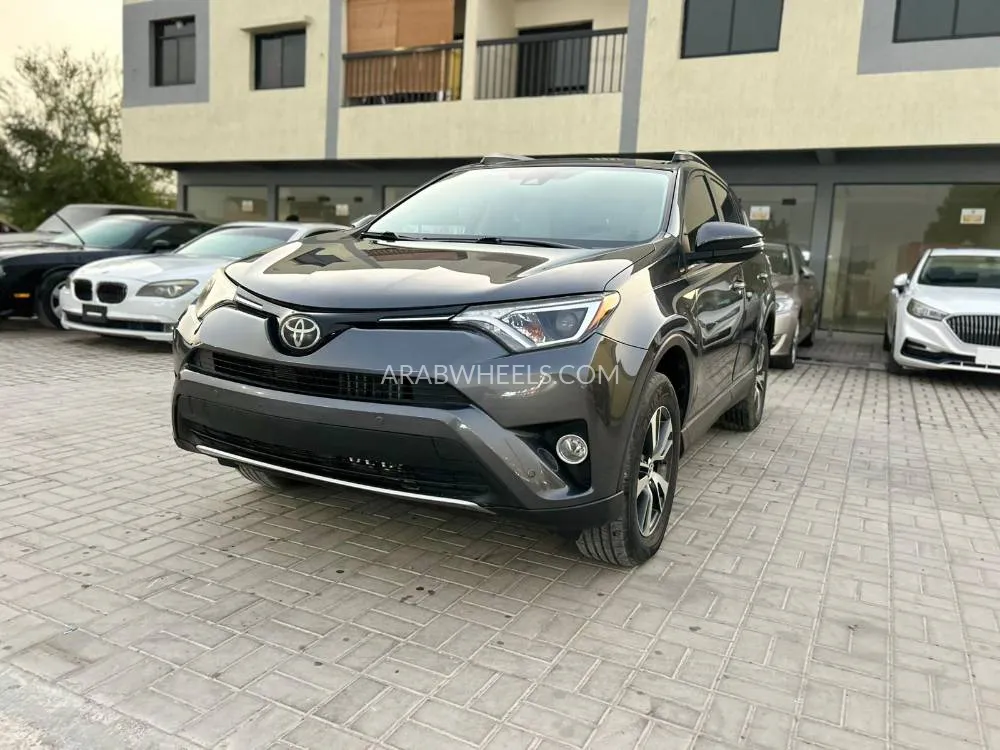 تويوتا راف 4 2018 for Sale in رأس الخيمة Image-2