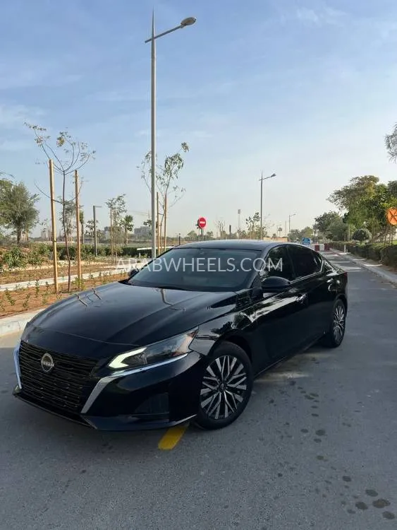 Nissan Altima 2023 for Sale in Ajman Image-2