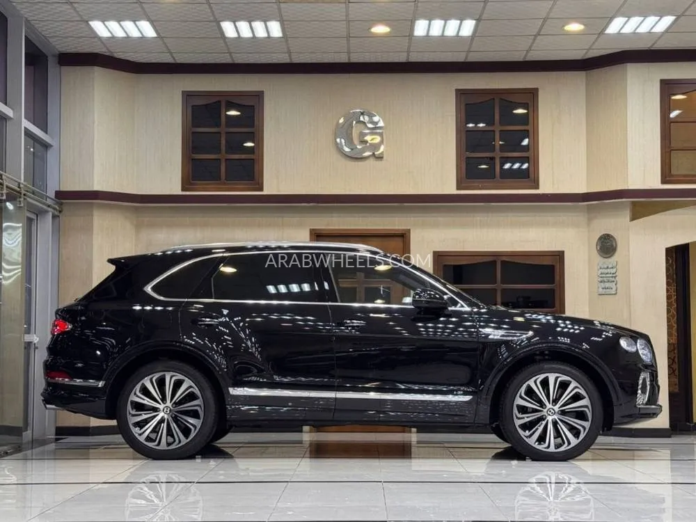Bentley Bentayga 2022 for Sale in Dubai Image-4