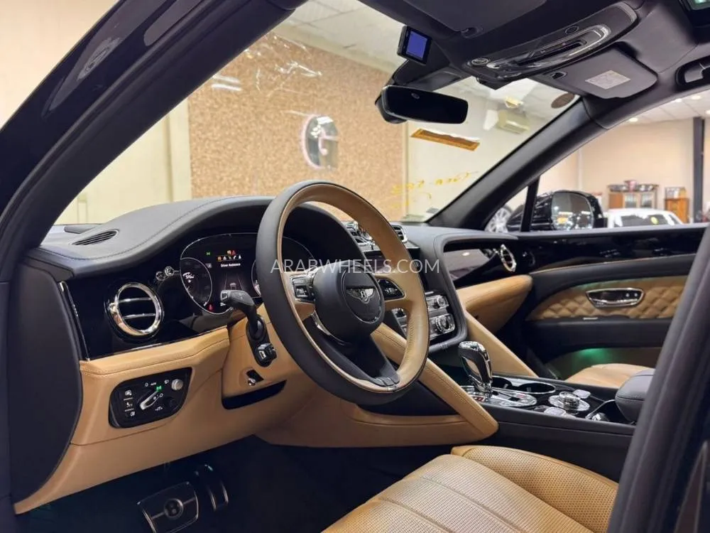 Bentley Bentayga 2022 for Sale in Dubai Image-10