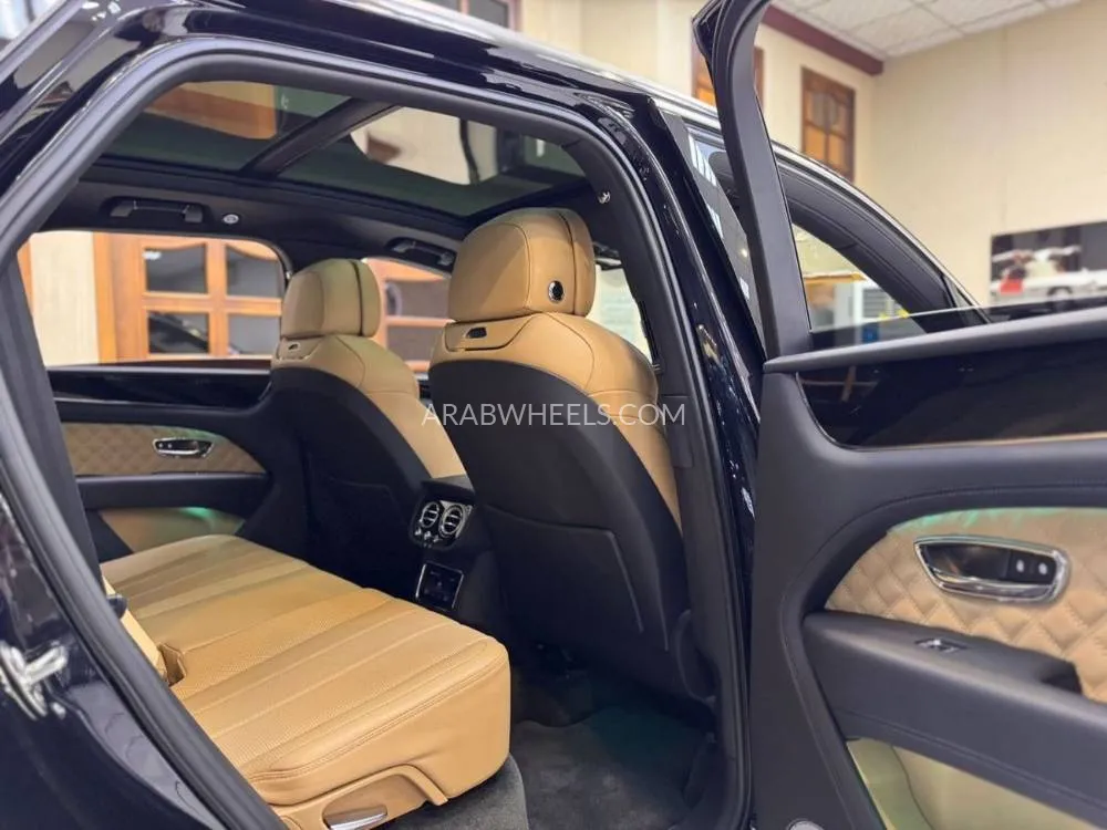 Bentley Bentayga 2022 for Sale in Dubai Image-17