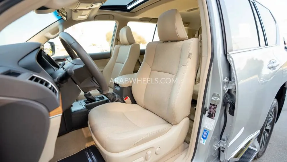 Toyota Land Cruiser Prado 2023 for Sale in Sharjah Image-10