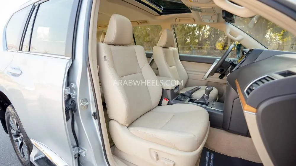 Toyota Land Cruiser Prado 2023 for Sale in Sharjah Image-11