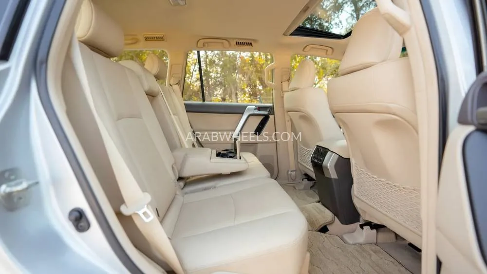 Toyota Land Cruiser Prado 2023 for Sale in Sharjah Image-13