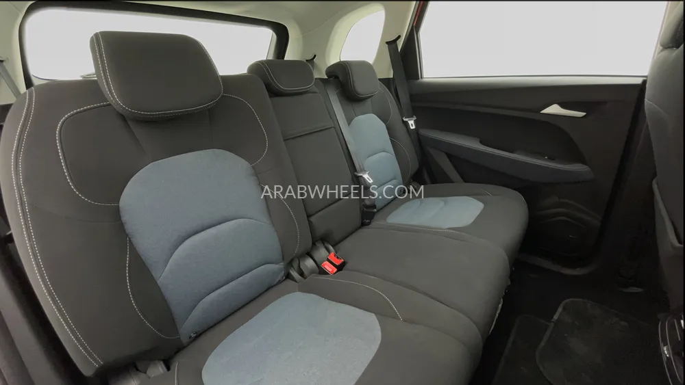 Chevrolet Captiva 2023 for Sale in Dubai Image-25