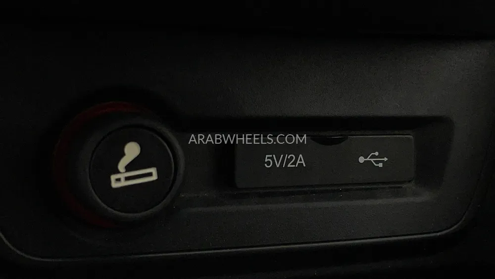 Chevrolet Captiva 2023 for Sale in Dubai Image-43