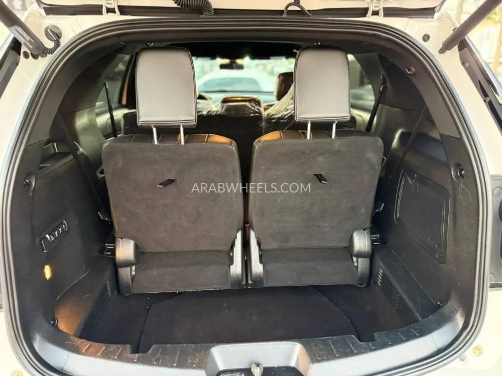 Ford Explorer 2018 for Sale in Sharjah Image-18