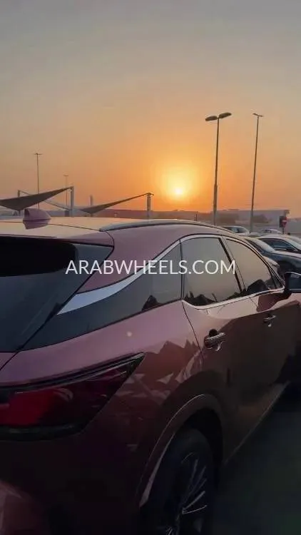لكزس RX 2023 for Sale in الشارقة Image-10