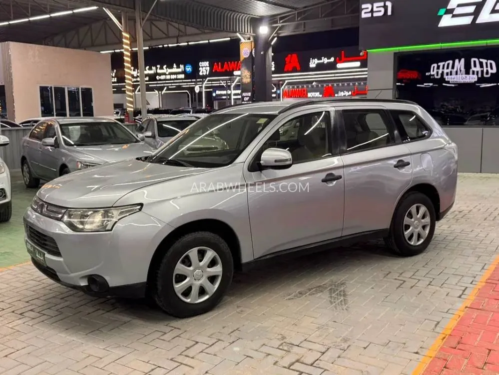 ميتسوبيشي أوتلاندر 2014 for Sale in عجمان Image-3